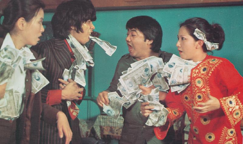 康樂及文化事務署香港電影資料館的「影畫早晨」節目，將以薛家燕及黎小田為主題，選映十七部二人的電影。圖示《狗咬狗骨》（1978）劇照。