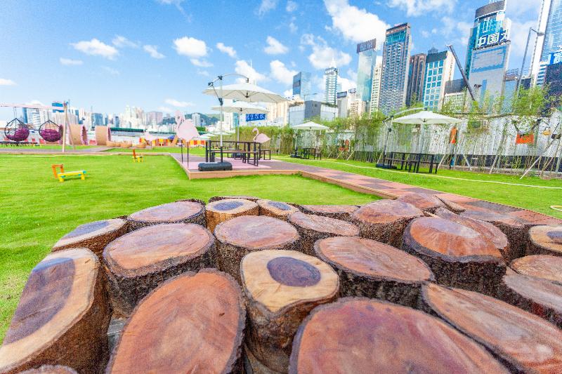 The HarbourChill, a themed harbourfront space located next to the Pierside Precinct of Wan Chai Ferry Pier, opened today (May 28). Photo shows one of the winning entries of the Harbourfront Public Furniture Competition - "Endurance of Stricken Woods".