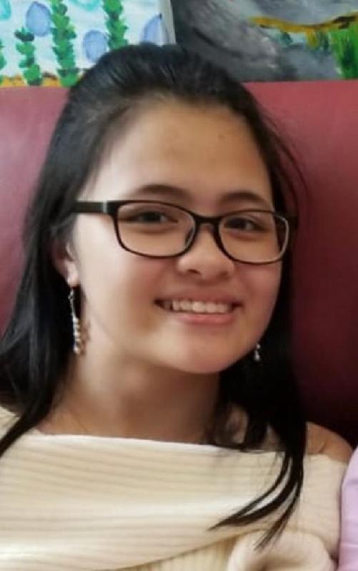 Cheung Man-lok, aged 15, is about 1.53 metres tall, 43 kilograms in weight and of thin build. She has a long face with yellow complexion and long black hair. She was last seen wearing a black short-sleeved shirt, black sport trousers (with a white stripe on both sides) and slippers. 
