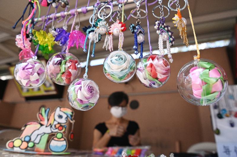 A new phase of the Arts Fun Fair at Kowloon Park, managed by the Leisure and Cultural Services Department, will be held on Sundays and public holidays from June 6 until May 29 next year. There will be 17 stalls displaying and selling craftworks as well as providing arts services.