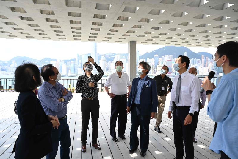 Non-official Members of the Executive Council (ExCo Non-official Members) today (June 3) visited the West Kowloon Cultural District to learn about its latest developments. Photo shows the ExCo Non-official Members touring the M+ museum.