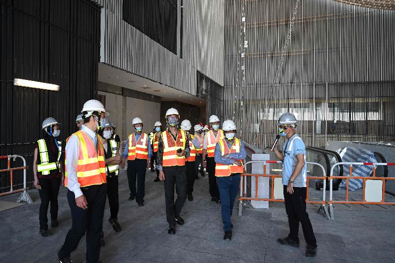 Non-official Members of the Executive Council (ExCo Non-official Members) today (June 3) visited the West Kowloon Cultural District to learn about its latest developments. Photo shows the ExCo Non-official Members visiting the construction site of the Hong Kong Palace Museum to learn about progress of the works.