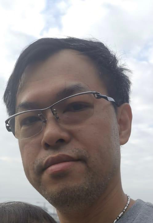 Ma Wai-fai, aged 42, is about 1.7 metres tall, 75 kilograms in weight and of medium build. He has a round face with yellow complexion and short black hair. He was last seen wearing a white short-sleeved shirt, black trousers and black sports shoes. 