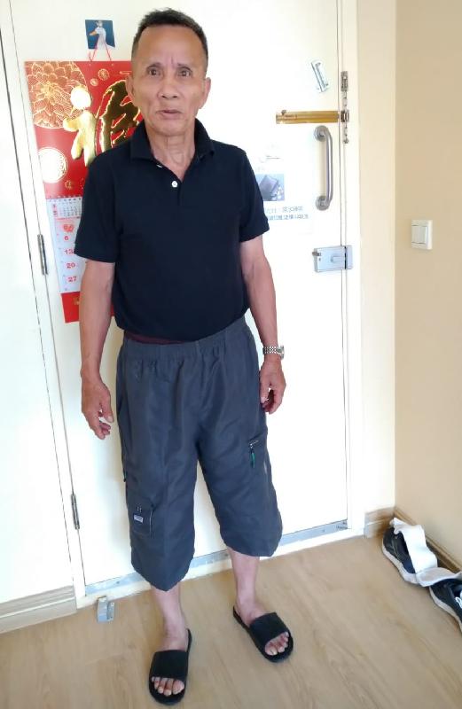 Mok Ping-chuen, aged 71, is about 1.55 metres tall, 54 kilograms in weight and of thin build. He has a long face with yellow complexion and short black hair. He was last seen wearing a dark blue short-sleeved shirt, dark shorts and black slippers.
