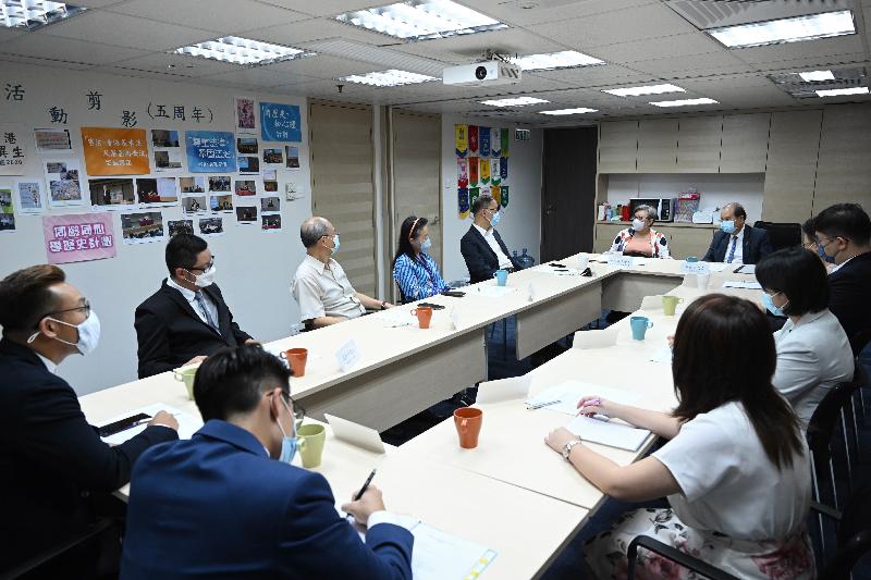 The Chief Secretary for Administration, Mr Matthew Cheung Kin-chung, visited Endeavour Education Centre this afternoon (June 8). Photo shows Mr Cheung (rear, first right), meeting with the Chairman of the centre's management committee, Mrs Rita Fan (rear, second right), and committee members to exchange views on enhancing young people's understanding of the nation and promoting the Constitution and the Basic Law.
