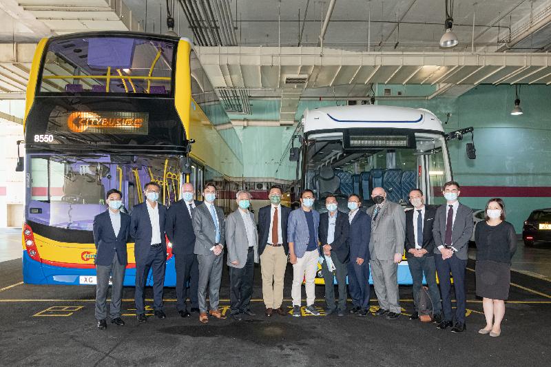 The Legislative Council Panel on Transport (Panel) visited the Citybus and New World First Bus Depot today (June 8) and pictured with the representatives of the bus operators. Photo shows (from fifth left) the Chairman of the Panel, Mr Frankie Yick; the Chairman of New World First Bus and Citybus, Mr Cliff Zhang; the Deputy Chairman of the Panel, Mr Chan Han-pan; and Member of the Panel Mr Poon Siu-ping.