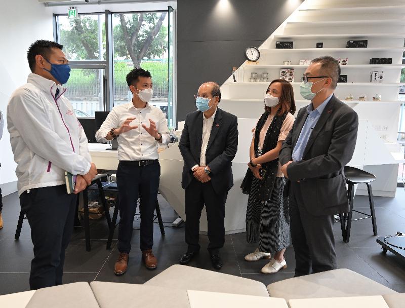 The Chief Secretary for Administration, Mr Matthew Cheung Kin-chung, visited the Hong Kong Federation of Youth Groups (HKFYG) youth hostel, PH2, in Tai Po today (June 8). Photo shows Mr Cheung (centre), accompanied by the Secretary for Home Affairs, Mr Caspar Tsui (first left), and the Executive Director of the HKFYG, Mr Andy Ho (first right), chatting with a frontline youth worker to learn about his experiences of operating PH2 in the past year.