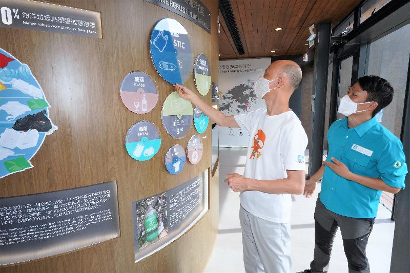 The first thematic marine park visitor centre in Hong Kong, the Hoi Ha Visitor Centre (the Centre) officially opened today (June 8). Photo shows the Secretary for the Environment, Mr Wong Kam-sing (left) visiting the exhibition hall in the Centre, which displays information about marine park management, conservation measures, marine ecology, the history of Hoi Ha and marine threats for education.