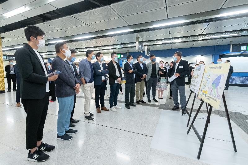 The Legislative Council Panel on Transport visits Sung Wong Toi and To Kwa Wan Stations of the Tuen Ma Line. Picture shows Members receiving a briefing from representatives of the MTR Corporation Limited on the design features of Sung Wong Toi Station.