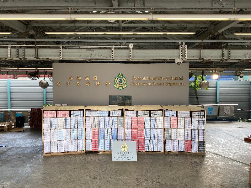 香港海關昨日（六月十五日）和今日（六月十六日）進行反私煙行動，共檢獲約三百六十萬支懷疑私煙，估計市值約一千萬元，應課稅值約六百九十萬元。圖示部分檢獲的懷疑私煙。