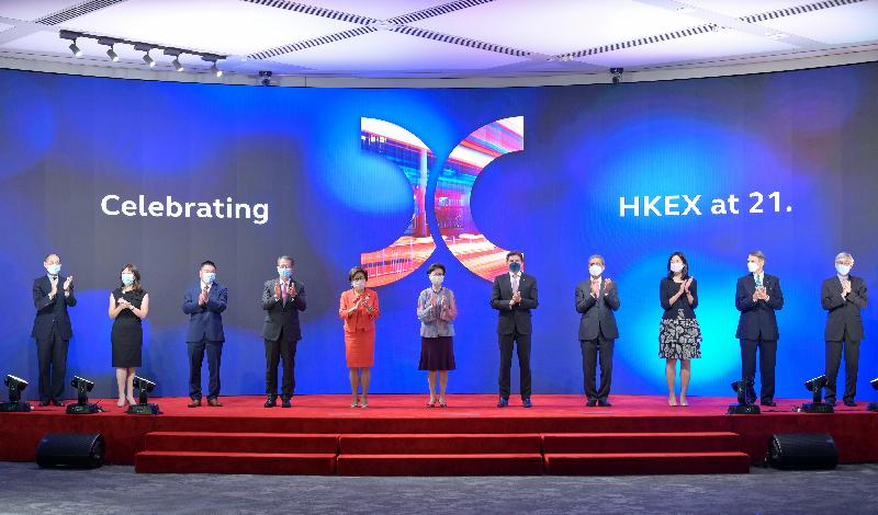 The Chief Executive, Mrs Carrie Lam, attended the Hong Kong Exchanges and Clearing Limited (HKEX) 21st Listing Anniversary Celebrations today (June 16). Photo shows Mrs Lam (centre); the Chairman of the HKEX, Mrs Laura Cha (fifth left); the Chief Executive of the HKEX, Mr Nicolas Aguzin (fifth right); the Financial Secretary, Mr Paul Chan (fourth left); and members of the HKEX Board at the ceremony.
