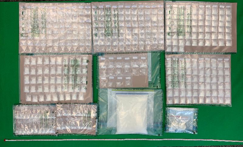 Hong Kong Customs yesterday (June 19) seized about 1.2 kilograms of suspected ketamine and about 140 grams of suspected crack cocaine with an estimated market value of about $920,000 in Sheung Shui. Photo shows the suspected ketamine and suspected crack cocaine seized.