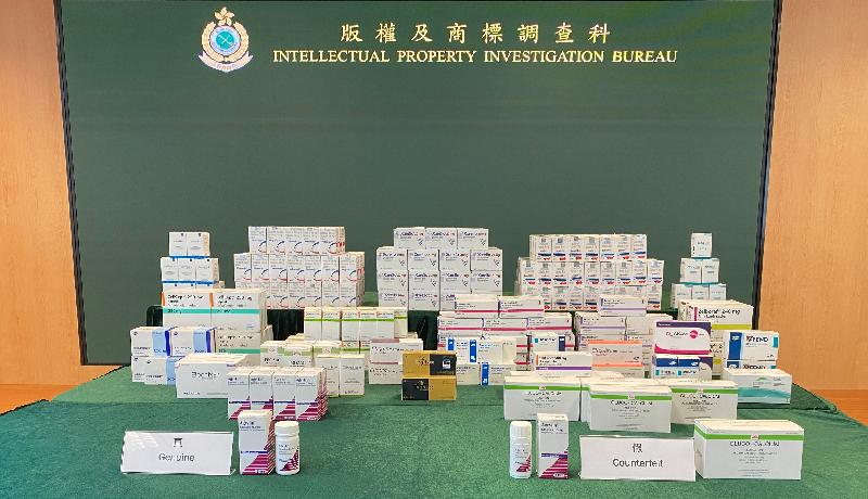 香港海关六月二十三日采取特别行动，打击售卖冒牌药物活动，检获约十一万粒和一点五公升怀疑冒牌药物，估计市值共约四百万元。图示部分检获的怀疑冒牌药物。