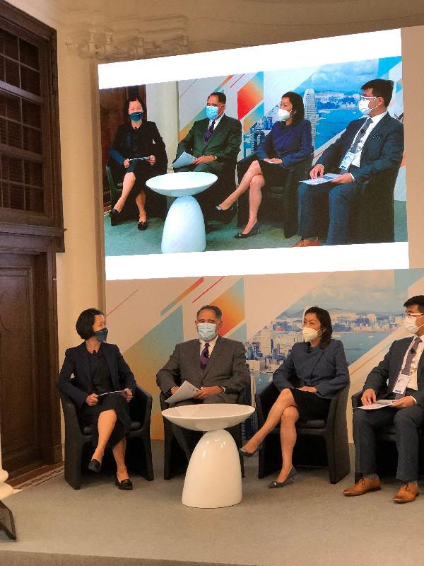 The "Why Invest in Hong Kong - A Look to the Future" webinar, co-organised by the Department of Justice, the Asian Academy of International Law and Invest Hong Kong, was held successfully today (June 25). Picture shows the first panel discussion: "Investing in and through Hong Kong".