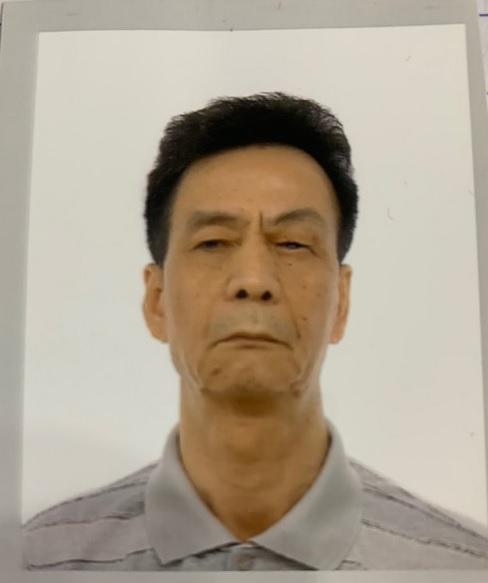 Poon Pak-kong is about 1.69 metres tall, 60 kilograms in weight and of thin build. He has a pointed face with yellow complexion and short black hair. He was last seen wearing a grey polo shirt, light coloured trousers and dark shoes.