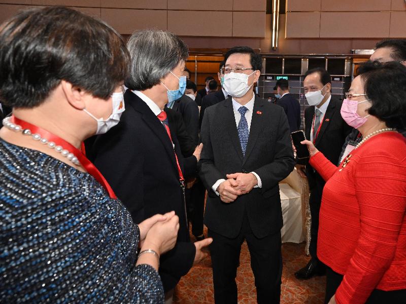 The Acting Chief Executive, Mr John Lee, together with Principal Officials and guests, attended the reception for the 24th anniversary of the establishment of the Hong Kong Special Administrative Region at the Hong Kong Convention and Exhibition Centre this morning (July 1). Photo shows Mr Lee (second right) chatting with guests.