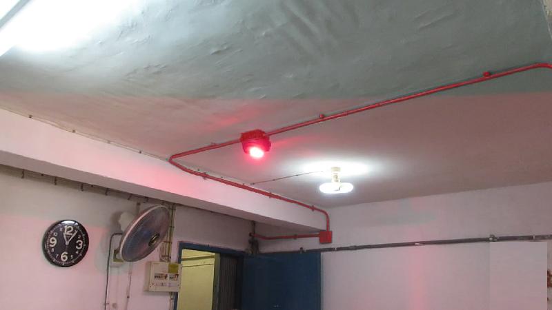 To address the needs of hearing-impaired tenants, the Hong Kong Housing Authority will install a visual fire alarm (VFA) system inside their public rental housing (PRH) flats for free. Photo shows completion of installing the VFA system in a PRH flat.