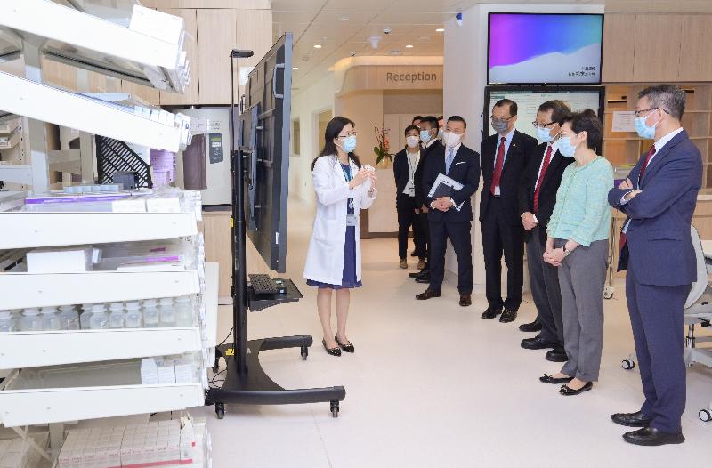 The Chief Executive, Mrs Carrie Lam, today (July 6) visited the Chinese University of Hong Kong (CUHK) Medical Centre in Sha Tin. Photo shows Mrs Lam (second right), accompanied by the Vice-Chancellor and President of the CUHK, Professor Rocky Tuan (third right), and the Chief Executive Officer of the CUHK Medical Centre, Dr Fung Hong (first right), touring the main pharmacy to learn about the automated drug dispensing system.