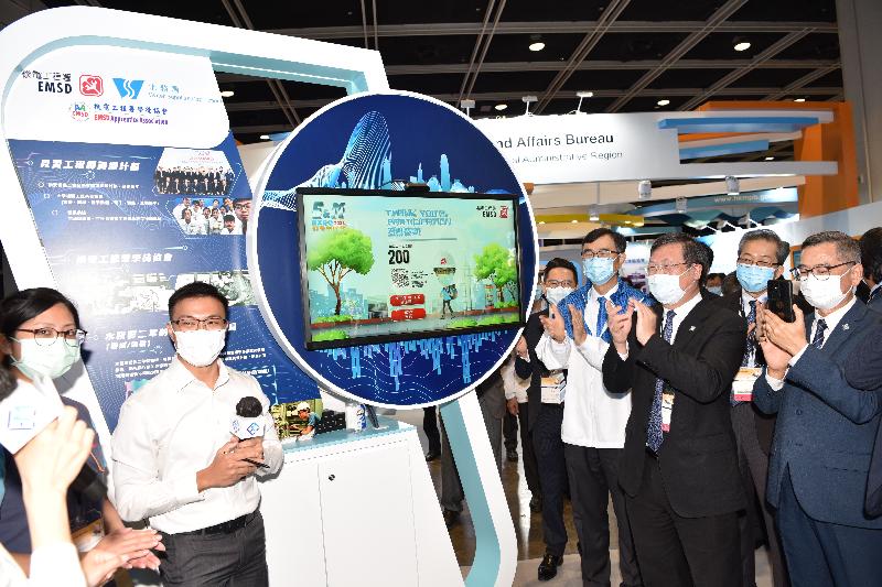 The Electrical and Mechanical Expo 2021 will run at Hall 5G of the Hong Kong Convention and Exhibition Centre, the venue of the Education & Careers Expo, until July 18. Photo shows the Director of Electrical and Mechanical Services, Mr Eric Pang (third right), visiting an exhibition booth.