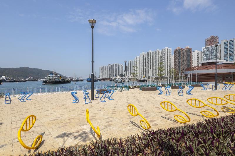 The Civil Engineering and Development Department today (July 19) announced that the cycle track and cycling entry/exit hub at the Tsuen Wan waterfront have been fully opened. Photo shows the cycle parking areas at the cycling entry/exit hub.