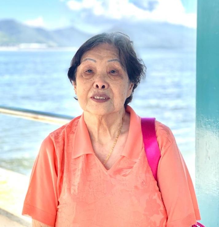Lip Mo-king, aged 77, is about 1.62 metres tall, 50 kilograms in weight and of medium build. She has a round face with yellow complexion and short black hair. She was last seen wearing a light-orange short-sleeved shirt, apricot trousers, apricot shoes and carrying a red bag.
