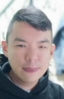 Cheng Chi-fai, aged 28, is about 1.7 metres tall, 68 kilograms in weight and of medium build. He has a round face with yellow complexion and short black hair. He was last seen wearing a black short-sleeved T-shirt, black shorts and black sports shoes.