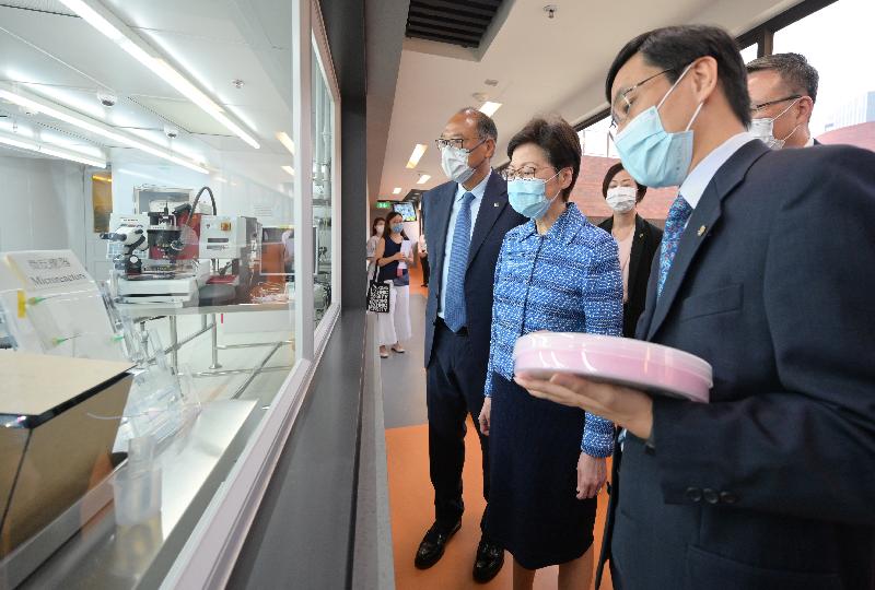 The Chief Executive, Mrs Carrie Lam, today (July 23) visited the Hong Kong Polytechnic University (PolyU). Photo shows Mrs Lam (second left), accompanied by the Chairman of the Council of PolyU, Dr Lam Tai-fai (third left), touring the Clean Room of the University Research Facility in Materials Characterization and Device Fabrication.