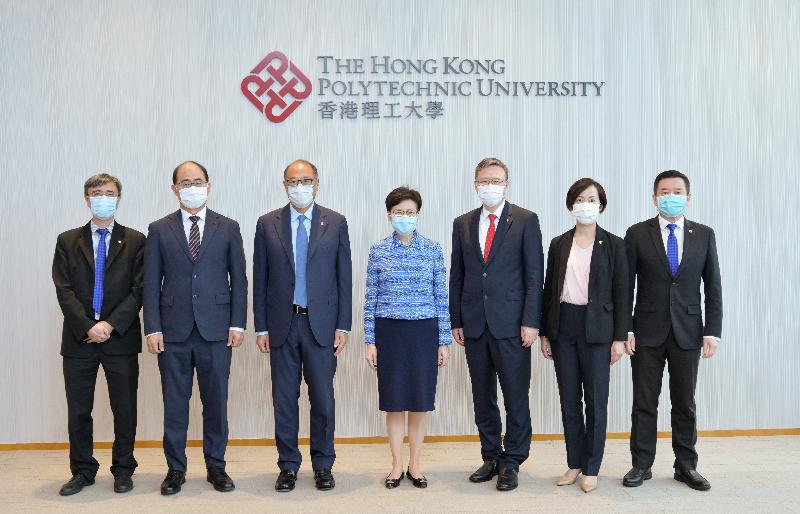 The Chief Executive, Mrs Carrie Lam, today (July 23) visited the Hong Kong Polytechnic University (PolyU). Photo shows Mrs Lam (centre) with the senior management of PolyU.