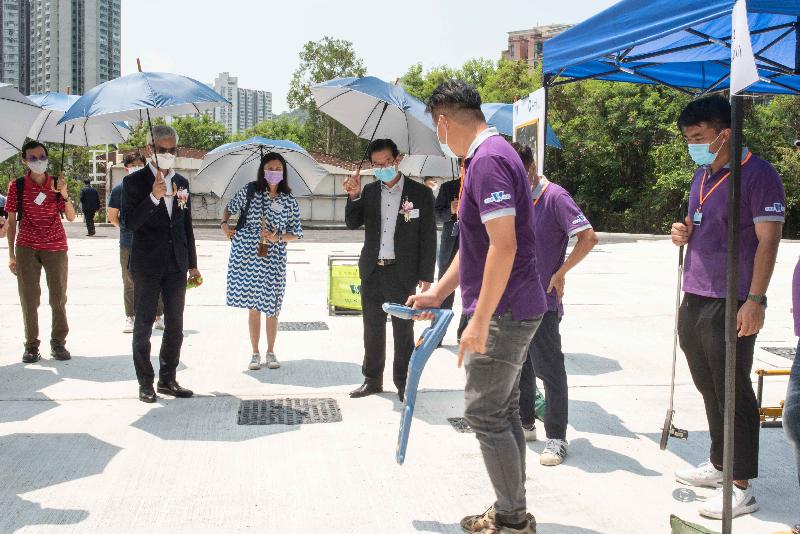 Q-Leak, the underground water mains leak detection training centre, was opened today (July 26). Photo shows the Director of Water Supplies, Mr Kelvin Lo (second left), and other guests being briefed by staff on leak detection technologies during their visit to the centre.