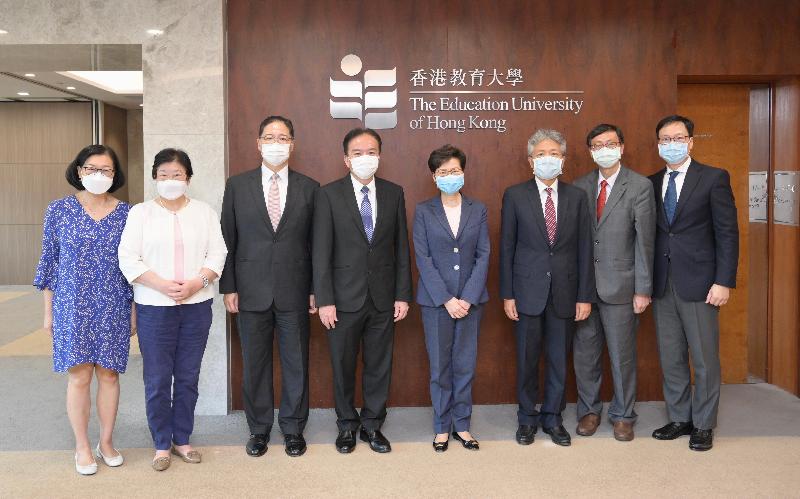 行政長官林鄭月娥今日（七月二十六日）到訪香港教育大學（教大）。圖示林鄭月娥（右四）與教大高層合照。