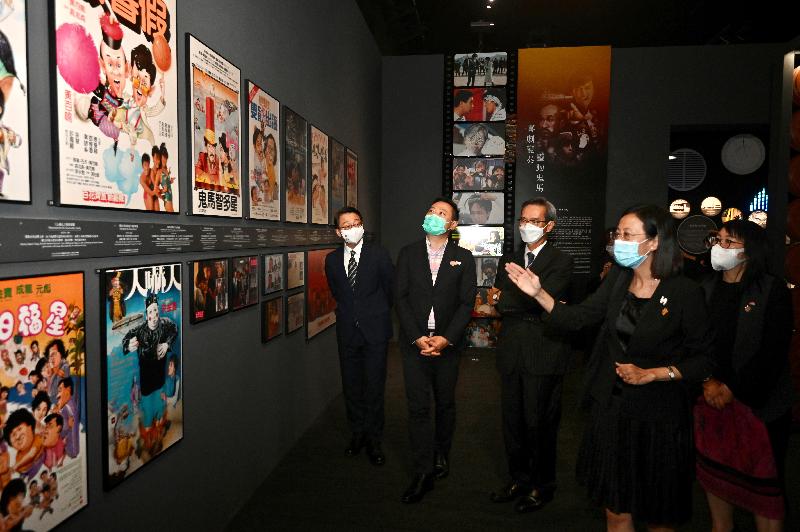 The opening ceremony for the "Hong Kong Pop 60+" exhibition was held today (July 27) at the Hong Kong Heritage Museum. Photo shows the Curator (Special Duties) of the Hong Kong Heritage Museum, Ms Judith Ng (second right), introducing the exhibition to officiating guests the Secretary for Home Affairs, Mr Caspar Tsui (second left); the Chairman of the Museum Advisory Committee, Mr Stanley Wong (centre); the Director of Leisure and Cultural Services, Mr Vincent Liu (first left) and the Museum Director of the Hong Kong Heritage Museum, Ms Fione Lo (first right).
