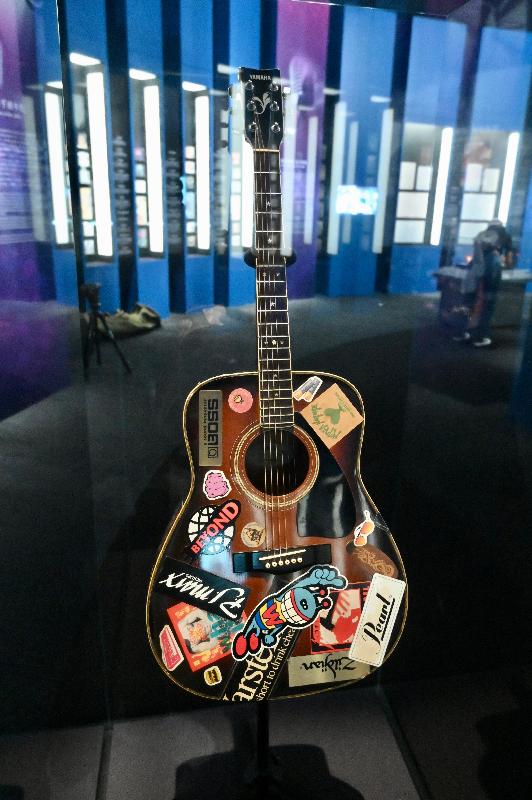 The opening ceremony for the "Hong Kong Pop 60+" exhibition was held today (July 27) at the Hong Kong Heritage Museum. Picture shows the first acoustic guitar bought by the late singer Wong Ka-kui. The guitar was donated by his brother, Steve Wong.
