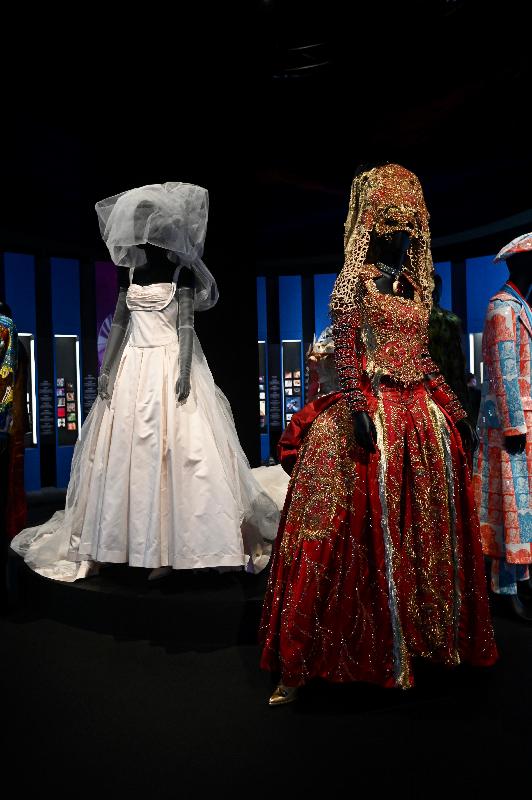 The opening ceremony for the "Hong Kong Pop 60+" exhibition was held today (July 27) at the Hong Kong Heritage Museum. Picture shows the white wedding gown and western style red-gold Chinese wedding gown worn by the late singer Anita Mui during her last concert. The exhibits were donated by designer Mr Eddie Lau.