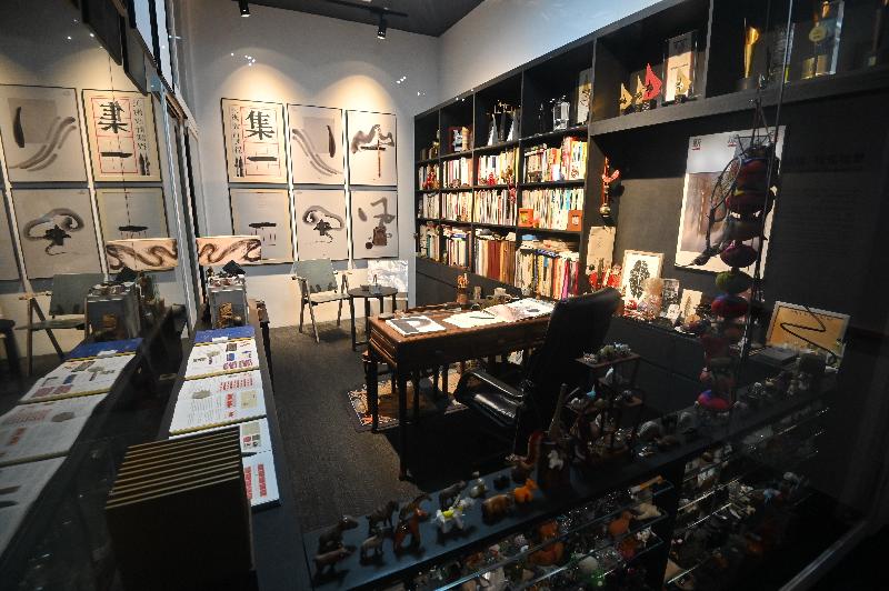 The opening ceremony for the "Hong Kong Pop 60+" exhibition was held today (July 27) at the Hong Kong Heritage Museum. Photo shows the studio of designer Dr Kan Tai-keung, showcasing displaying his poster artwork, trophies and book collection.