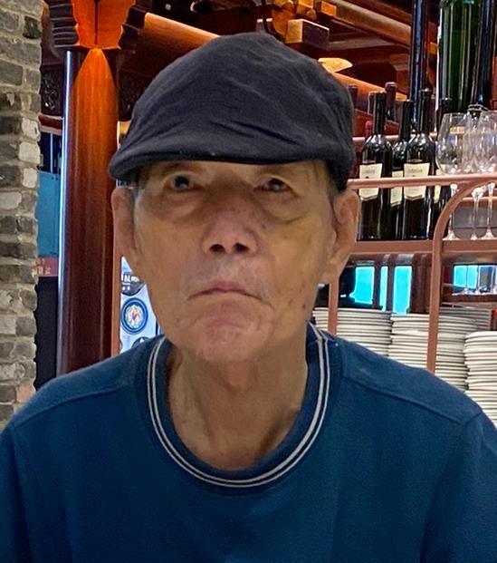 Tsang Man-keung, aged 84, is about 1.6 metres tall, 50 kilograms in weight and of thin build. He has a pointed face with yellow complexion and short white hair. He was last seen wearing a mud-yellow long-sleeved shirt, black trousers, black shoes, a white cap, and carrying a black hand carry bag.