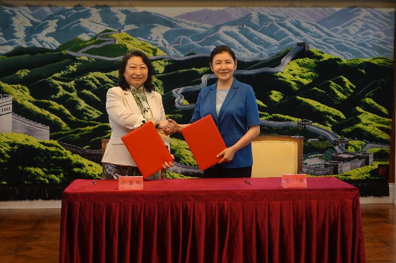 The Secretary for Justice, Ms Teresa Cheng, SC (left), signed a record of meeting for enhancing exchanges and co-operation with Executive Vice-President of the Supreme People's Court Ms He Rong (right) in Beijing this afternoon (July 28).