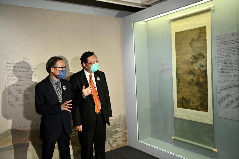 The Hong Kong Museum of Art (HKMoA) today (July 28) announced that Chih Lo Lou Art Promotion (Non-Profit Making) Ltd has generously donated eight more invaluable masterpieces of Chinese painting and calligraphy from its private collection. Picture shows the Curator of the HKMoA (Chih Lo Lou), Mr Sunny Tang (left), and the Chairman of Chih Lo Lou, Mr Ho Sai-chu, appreciating Qiu Ying's "Dragon awakening in the spring".