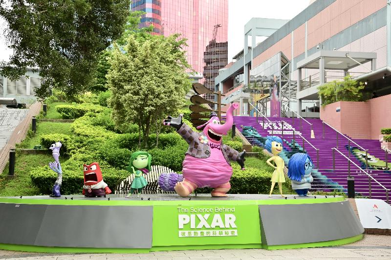 The exhibition "The Science Behind Pixar" will be held at the Hong Kong Science Museum from tomorrow (July 30). Visitors can take pictures with Fear, Anger, Disgust, Bing Bong, Joy and Sadness, the six characters from "Inside Out" at the Lower Piazza of the Museum.