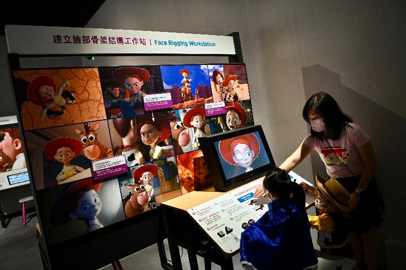 The exhibition "The Science Behind Pixar" will be held at the Hong Kong Science Museum from tomorrow (July 30). In the Rigging section, visitors can use rig controls to create facial expressions for the "Toy Story" character Jessie.