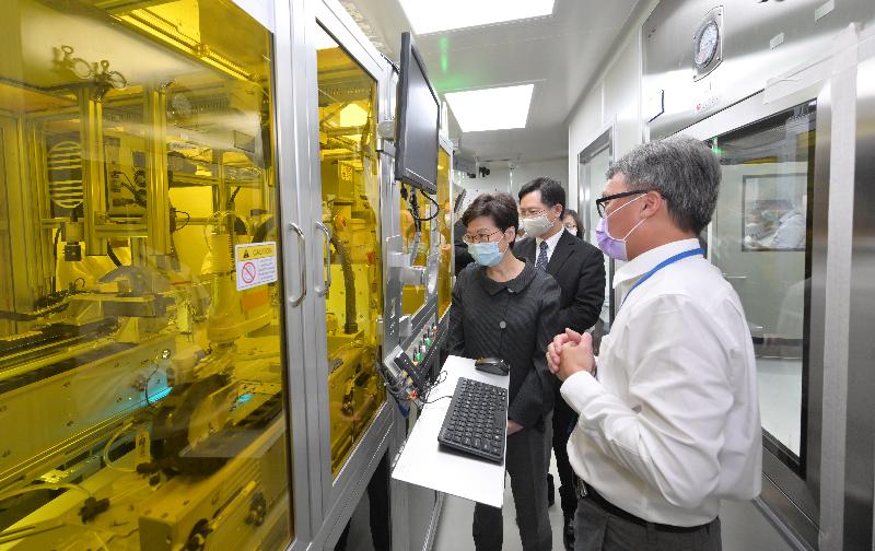 The Chief Executive, Mrs Carrie Lam, today (July 29) visited a local biotech company in Fo Tan. Photo shows Mrs Lam (first left), accompanied by the Secretary for Innovation and Technology, Mr Alfred Sit (second left), touring the automated production zone of the company.