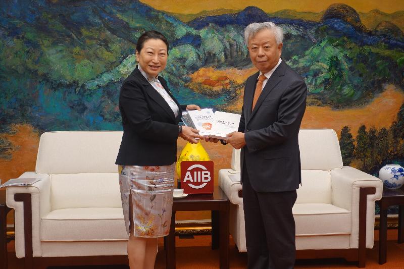 The Secretary for Justice, Ms Teresa Cheng, SC (left), met with the President of the Asian Infrastructure Investment Bank (AIIB), Mr Jin Liqun (right), in Beijing this morning (July 30) and talked about the agreement signed between the Department of Justice (DoJ) and the AIIB for the secondment of a DoJ legal officer to the AIIB's legal department.