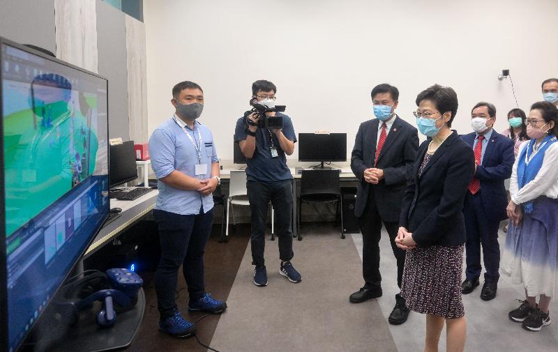 The Chief Executive, Mrs Carrie Lam, today (July 30) visited Lingnan University (LU). Photo shows Mrs Lam (fourth left), accompanied by the LU President, Professor Leonard Cheng (third left), touring the animation and digital arts laboratory.