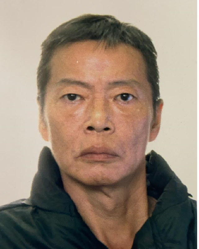 Leung Wai-hung, aged 54, is about 1.64 metres tall, 59 kilograms in weight and of medium build. He has a pointed face with yellow complexion and short black hair. He was last seen wearing a black short-sleeved shirt, light green shorts, dark-coloured slippers, and carrying a light-coloured shoulder bag.