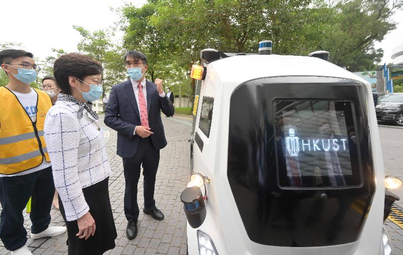 The Chief Executive, Mrs Carrie Lam, today (August 6) visited the Hong Kong University of Science and Technology (HKUST). Photo shows Mrs Lam (second left) viewing a demonstration of an autonomous delivery vehicle.