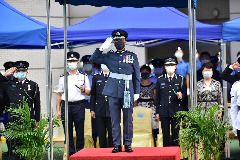 The Civil Aid Service held the 82nd Recruits Passing-out Parade at its headquarters today (August 8). Photo shows the Controller of the Government Flying Service, Captain Wu Wai-hung (centre), taking the salute from the parade.