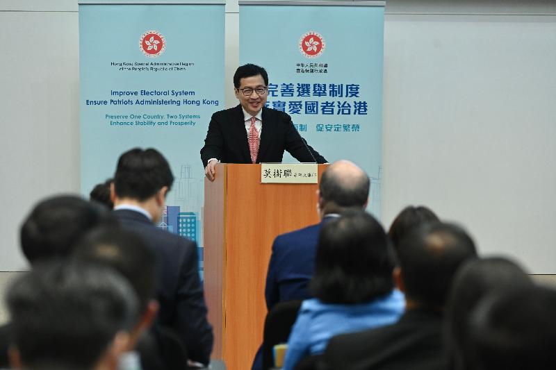 The Civil Service Bureau today (August 9) held the second seminar under the theme of "Understanding the Constitutional Order and Safeguarding National Security", which covered the topic of "The implementation of 'One Country, Two Systems' and the Basic Law". Photo shows member of the Hong Kong Special Administrative Region Basic Law Committee of the Standing Committee of the National People's Congress Mr Johnny Mok, SC, delivering a talk.