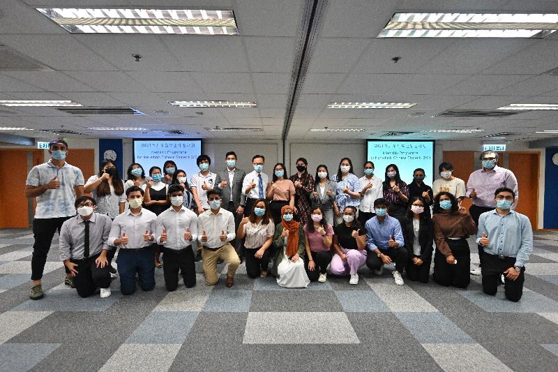The Secretary for the Civil Service, Mr Patrick Nip, today (August 9) met with non-ethnic Chinese students participating in a government internship programme to learn about their internship experience and takeaways. Photo shows Mr Nip (back row, 10th right) with the interns.