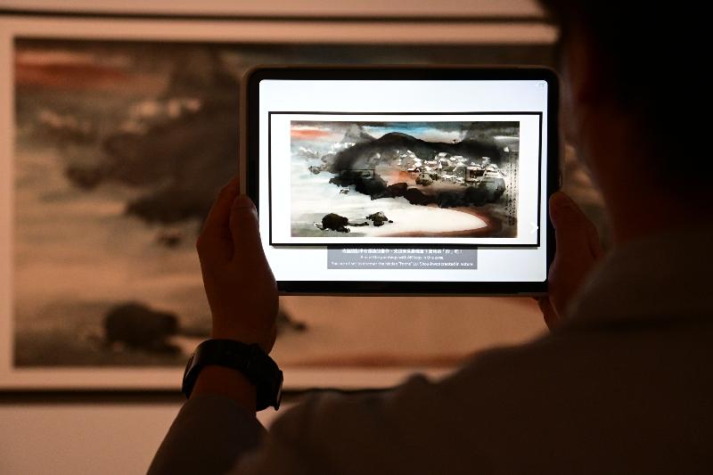香港艺术馆明日（八月十三日）起举行「艺术要有形——吕寿琨的寻禅之道」展览。观众可以透过扩增实境（AR）互动装置，探索吕寿琨画作的各样形状构图。