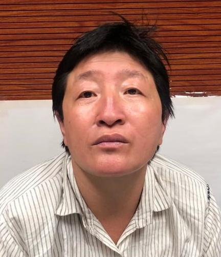 Liu Wai-lan, aged 50, is about 1.56 metres tall, 60 kilograms in weight and of fat build. She has a round face with yellow complexion and short black hair. She was last seen wearing a dark blue short-sleeved shirt, black trousers, black and white shoes and carrying a brown shoulder bag.