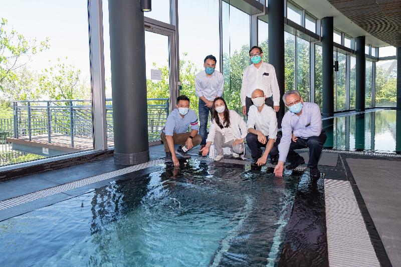 The Legislative Council Panel on Environmental Affairs today (August 17) visits the education and leisure facilities in T．PARK in Tsang Tsui in Tuen Mun, including a spa pool which is supported by the heat energy recovered from sludge incineration process.